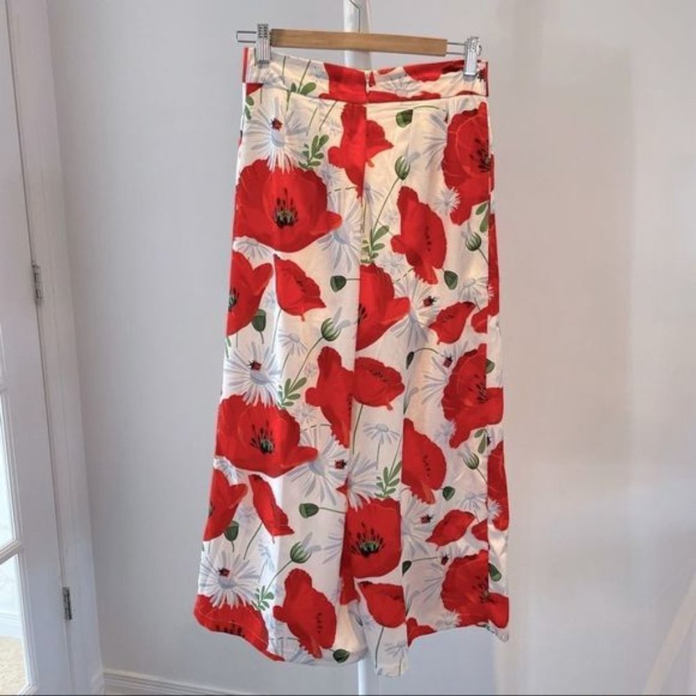 LAtiste?By?Amy High Waisted Wide Leg Floral Cropped Pants size Small